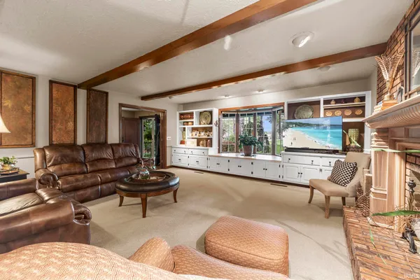 $825,000 | 1365 West 15th Street, Jasper, IN 47546