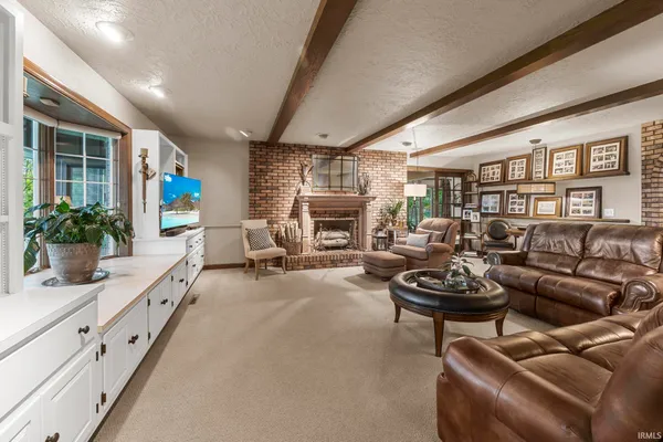 $825,000 | 1365 West 15th Street, Jasper, IN 47546