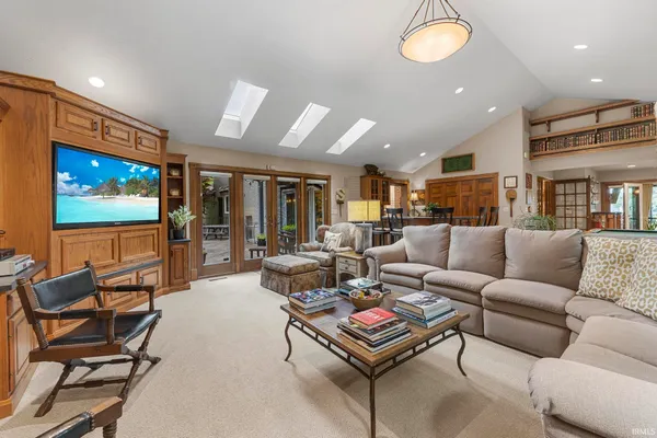 $825,000 | 1365 West 15th Street, Jasper, IN 47546