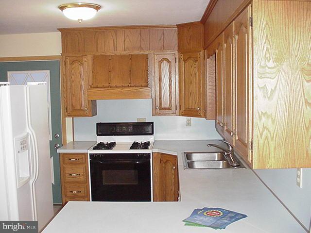 1601 Vista Road Lancaster, PA 17601 - Photo 3 of 14