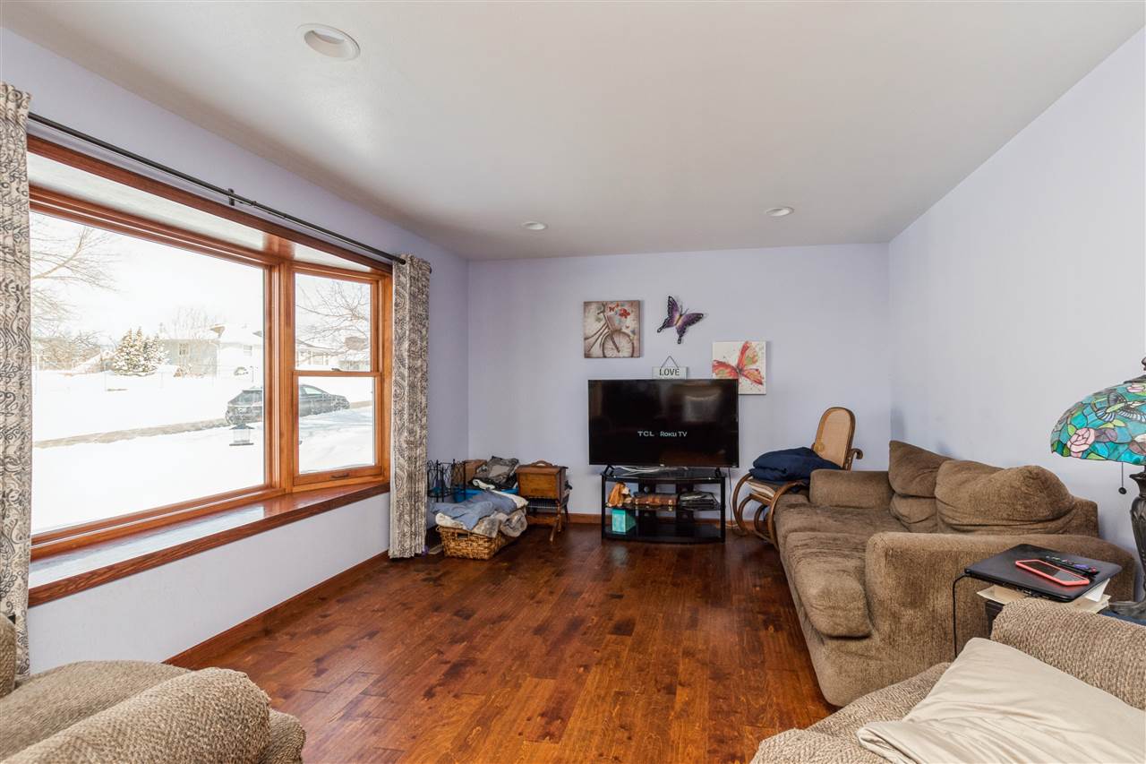 161 Red Wing Road Southwest Cedar Rapids, IA 52404 - Photo 2 of 25 Gallery Image 2