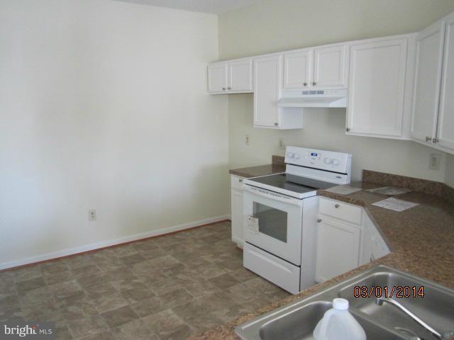 7203 Bogley Road, Unit 303 Baltimore, MD 21244 - Photo 4 of 11 Kitchen