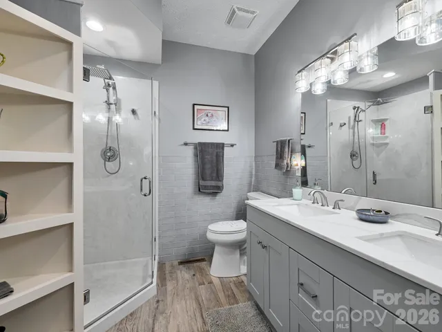 $689,000 | 2208 East Cumming Woods Lane, Hendersonville, NC 28739