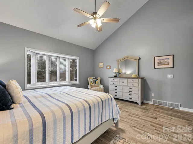 $689,000 | 2208 East Cumming Woods Lane, Hendersonville, NC 28739