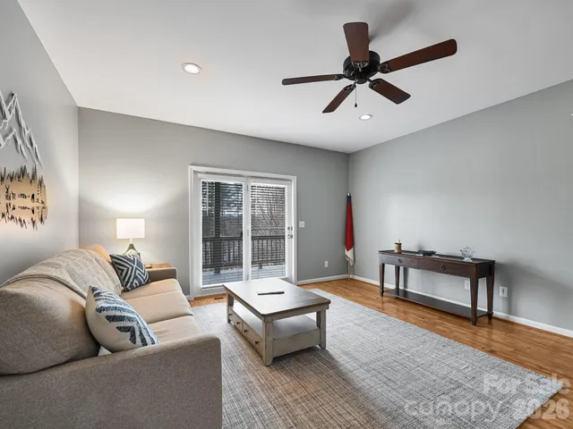 $689,000 | 2208 East Cumming Woods Lane, Hendersonville, NC 28739