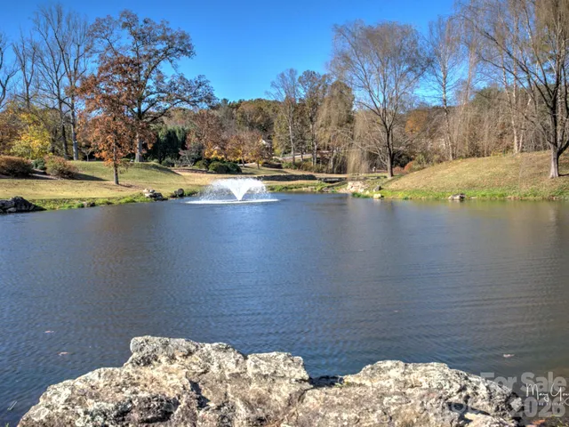 $689,000 | 2208 East Cumming Woods Lane, Hendersonville, NC 28739