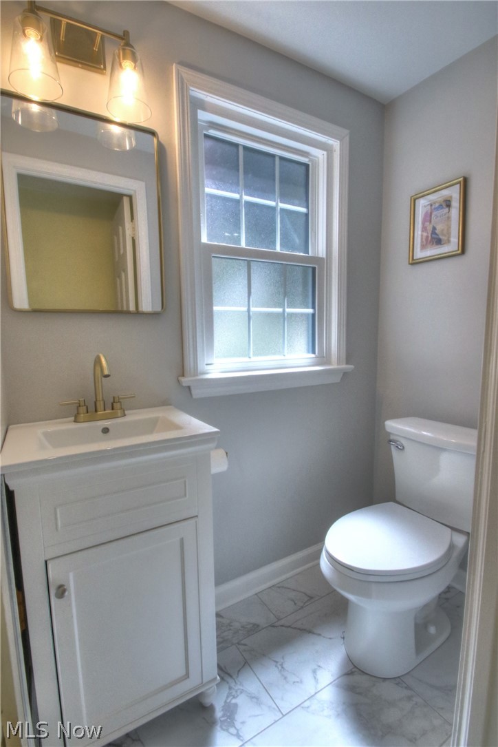 2547 Saybrook Road Cleveland, OH 44118 - Photo 12 of 27 Gallery Image 12