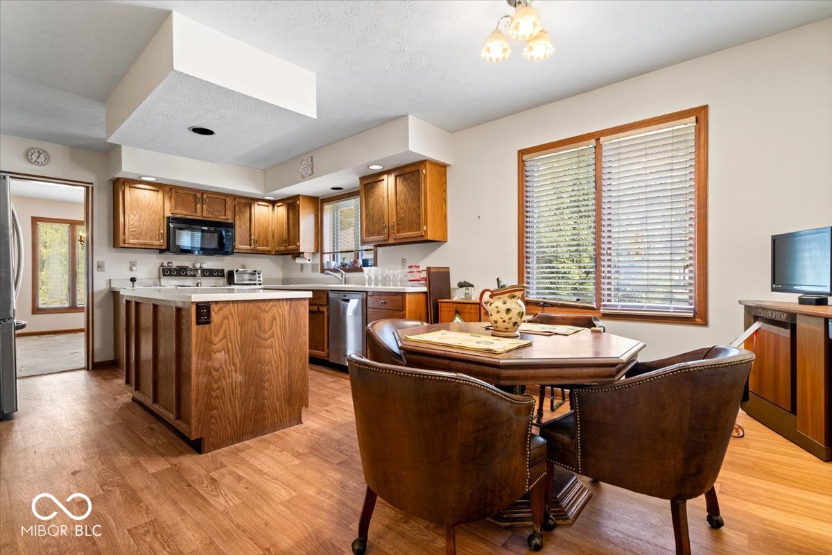 10114 Skippers Court Indianapolis, IN 46256 - Photo 14 of 47