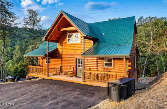 $1,095,000 | 848 String Run Way, Unit LOT 25, Pigeon Forge, TN 37862