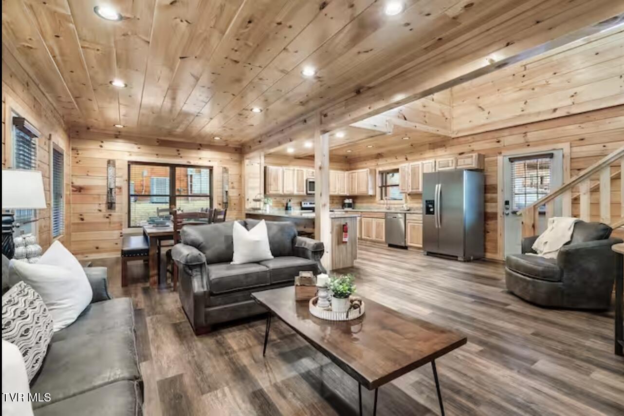 848 String Run Way, Unit LOT 25 Pigeon Forge, TN 37862 - Photo 13 of 94 IMG_7935