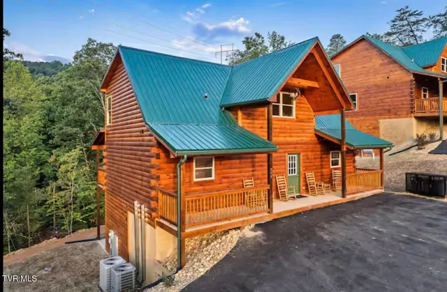 $1,095,000 | 848 String Run Way, Unit LOT 25, Pigeon Forge, TN 37862