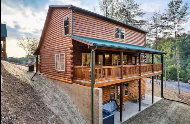 $1,095,000 | 848 String Run Way, Unit LOT 25, Pigeon Forge, TN 37862