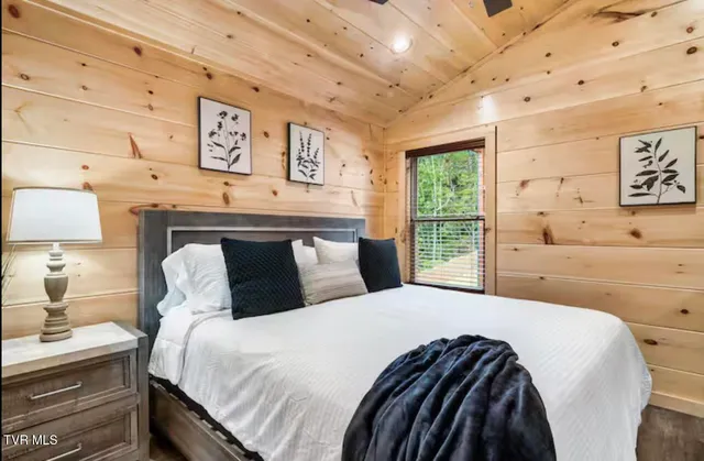 $1,095,000 | 848 String Run Way, Unit LOT 25, Pigeon Forge, TN 37862