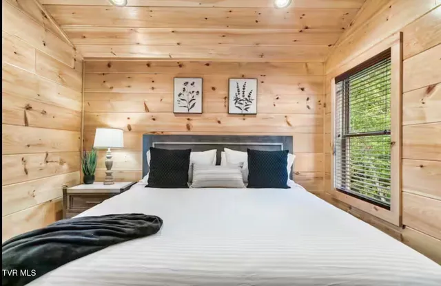 $1,095,000 | 848 String Run Way, Unit LOT 25, Pigeon Forge, TN 37862