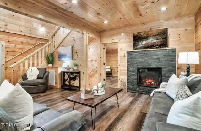 $1,095,000 | 848 String Run Way, Unit LOT 25, Pigeon Forge, TN 37862