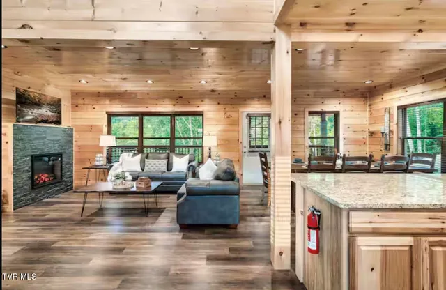 $1,095,000 | 848 String Run Way, Unit LOT 25, Pigeon Forge, TN 37862