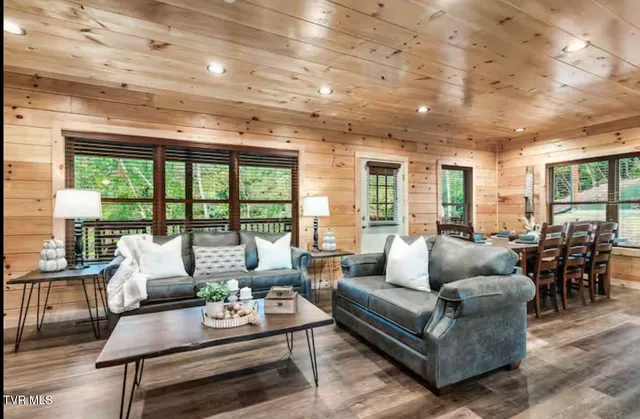 $1,095,000 | 848 String Run Way, Unit LOT 25, Pigeon Forge, TN 37862