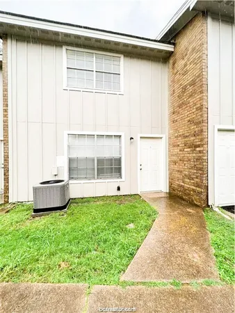 $1,050 | 1910 Barak Lane, Unit 18, Bryan, TX 77802