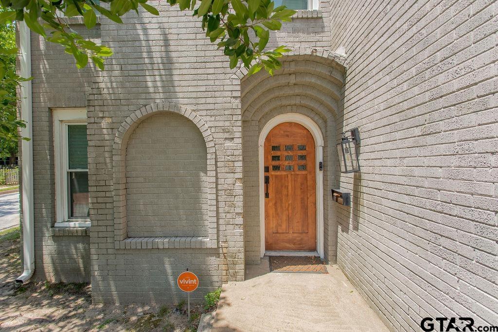 831 West Houston Street Tyler, TX 75702 - Photo 5 of 48