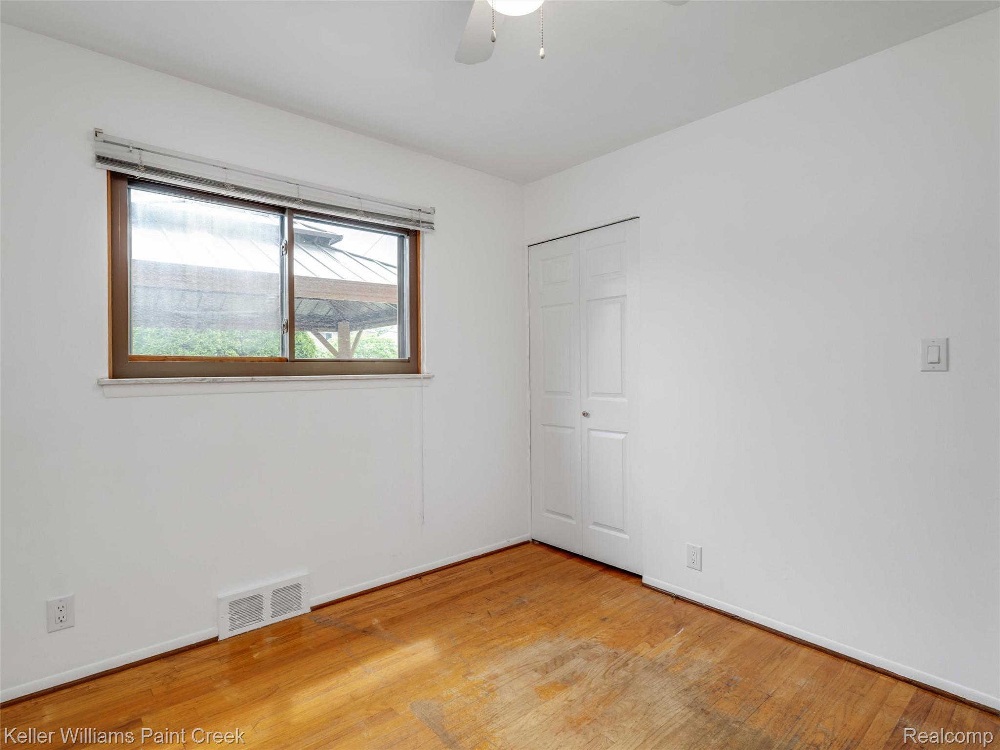 29720 Merrick Warren, MI 48092 - Photo 17 of 50 16-29720 Merrick, Warren 0015.jpg