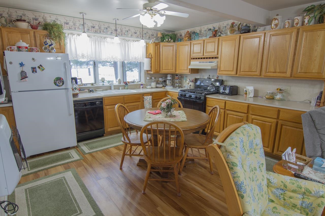 5125 West Baker Road Coleman, MI 48618 - Photo 11 of 38 1907312-10.JPG