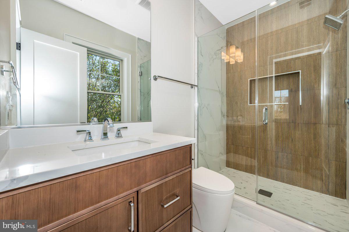 2604 Ross Road Chevy Chase, MD 20815 - Photo 19 of 41