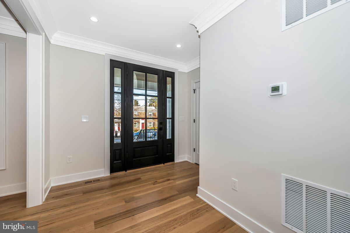 2604 Ross Road Chevy Chase, MD 20815 - Photo 3 of 41