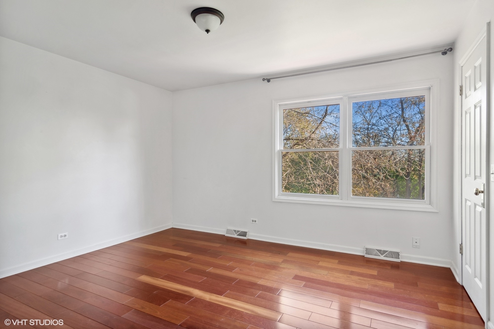 245 Thomas Street Cary, IL 60013 - Photo 13 of 28 an empty room with a window