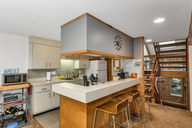 $769,000 | 6 Cliff Road, Unit 1, Lincoln, NH 03251