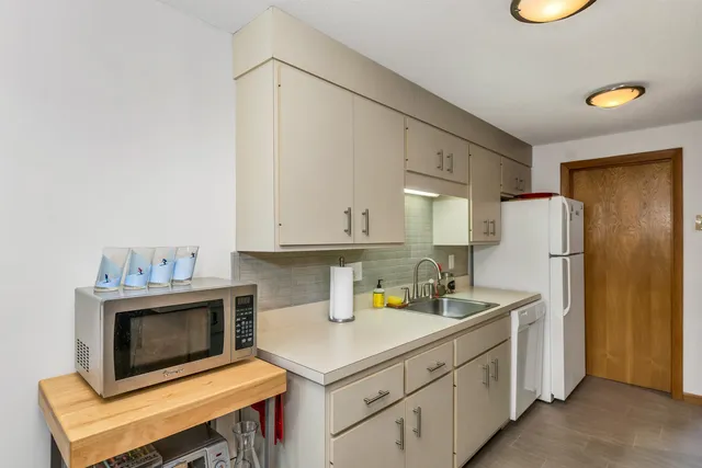 $769,000 | 6 Cliff Road, Unit 1, Lincoln, NH 03251