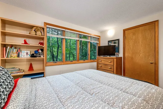 $769,000 | 6 Cliff Road, Unit 1, Lincoln, NH 03251