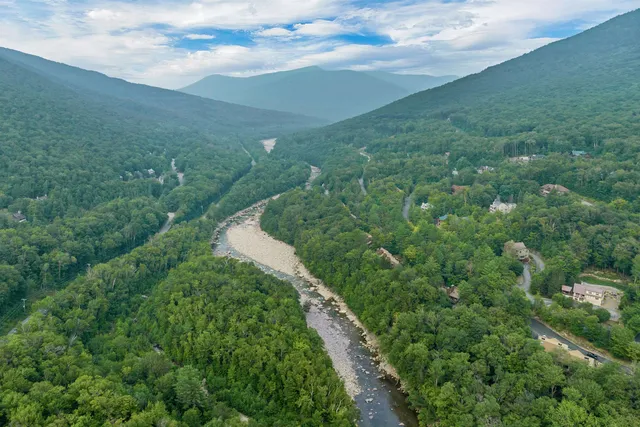 $769,000 | 6 Cliff Road, Unit 1, Lincoln, NH 03251