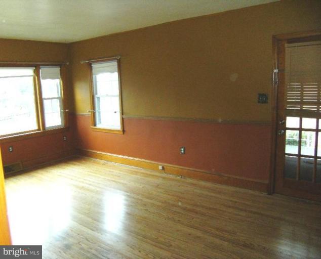 561 Grove Heights Road Berkeley Springs, WV 25411 - Photo 14 of 21 Living Room