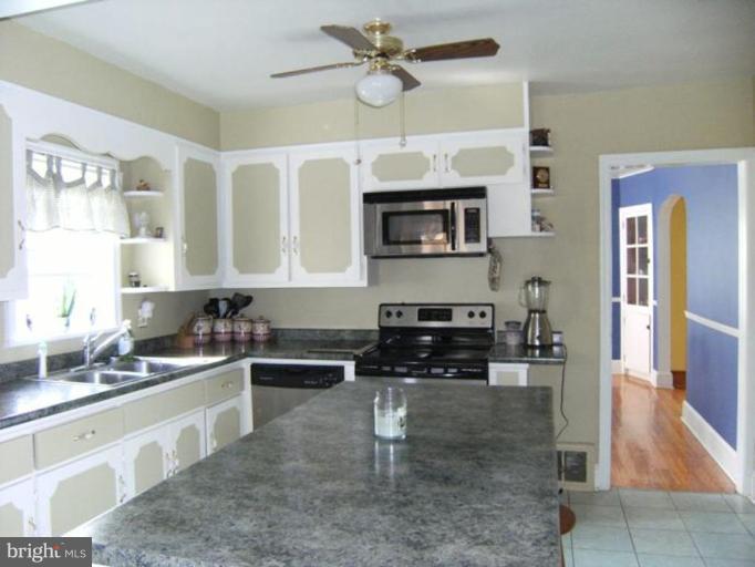 561 Grove Heights Road Berkeley Springs, WV 25411 - Photo 7 of 21 Kitchen