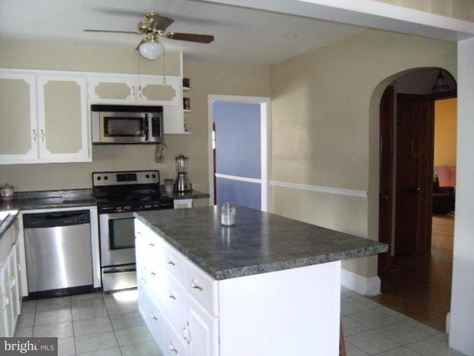 561 Grove Heights Road Berkeley Springs, WV 25411 - Photo 8 of 21 Kitchen #2