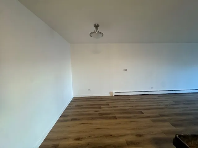 $184,900 | 1198 Royal Glen Drive, Unit 204E, Glen Ellyn, IL 60137