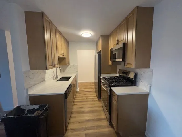 $184,900 | 1198 Royal Glen Drive, Unit 204E, Glen Ellyn, IL 60137