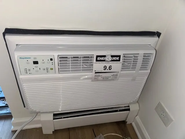 $184,900 | 1198 Royal Glen Drive, Unit 204E, Glen Ellyn, IL 60137