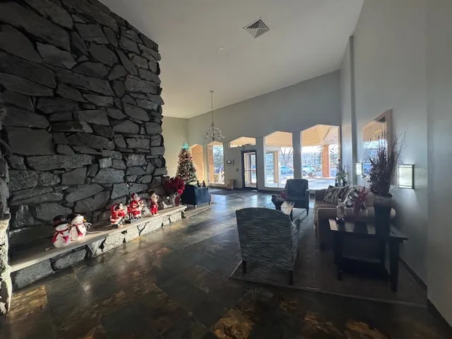 $184,900 | 1198 Royal Glen Drive, Unit 204E, Glen Ellyn, IL 60137