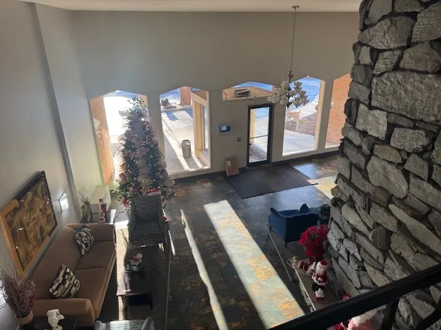 $184,900 | 1198 Royal Glen Drive, Unit 204E, Glen Ellyn, IL 60137