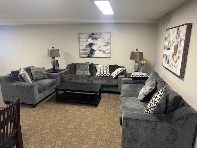 $184,900 | 1198 Royal Glen Drive, Unit 204E, Glen Ellyn, IL 60137