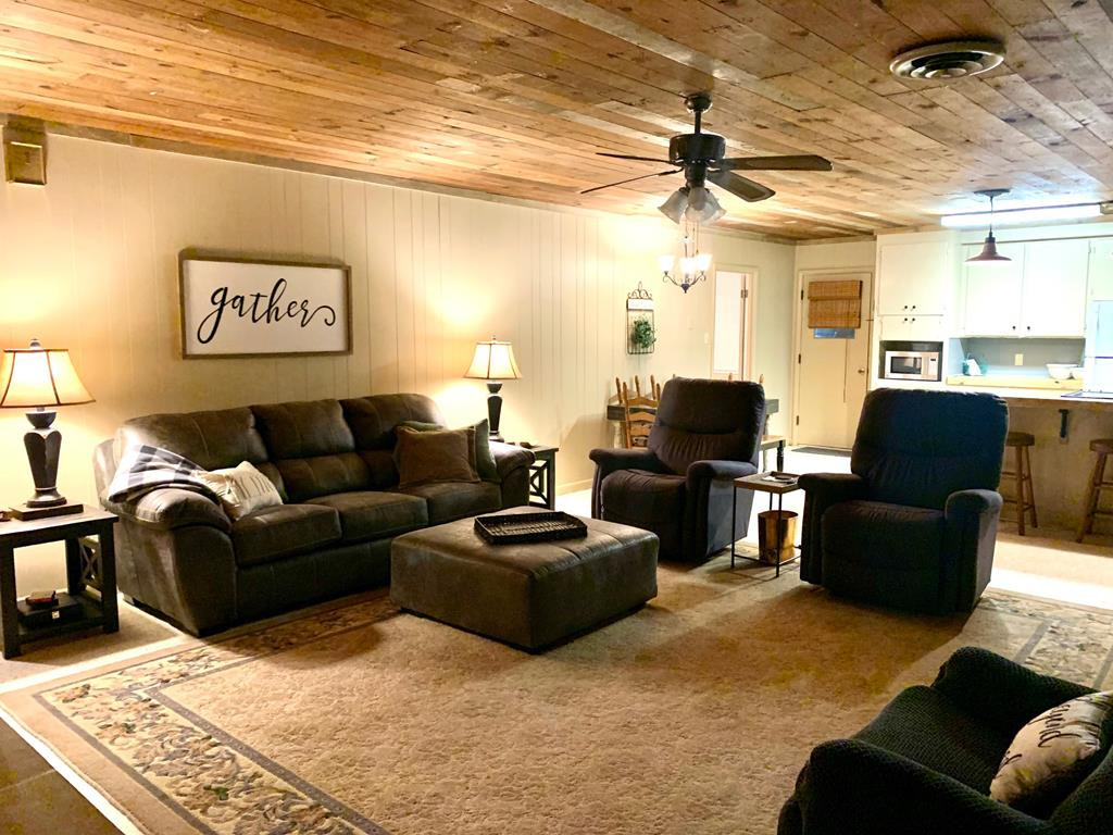 6278 North Greensburg Road Summit, MS 39666 - Photo 2 of 14 Living Room