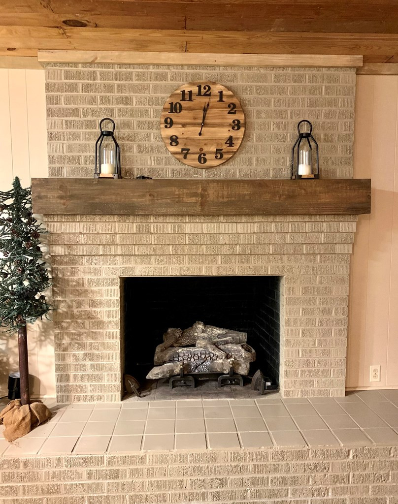 6278 North Greensburg Road Summit, MS 39666 - Photo 6 of 14 Gas log fireplace