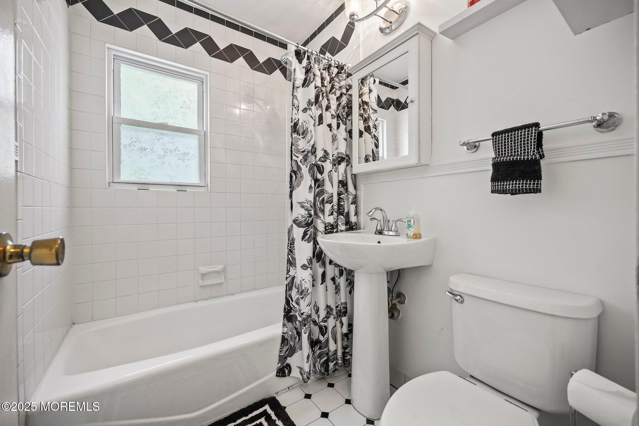 505 Moore Road Neptune Township, NJ 07753 - Photo 13 of 44 20-web-or-mls-LPM_4563