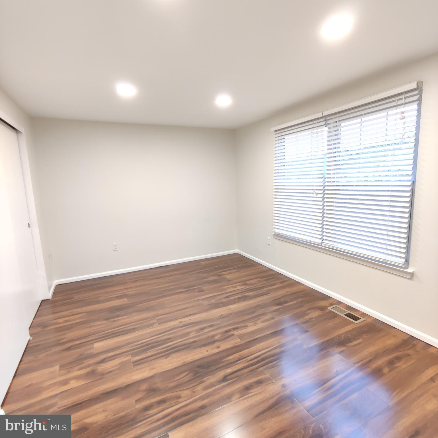 8317 Georgian Court Manassas, VA 20110 - Photo 7 of 10