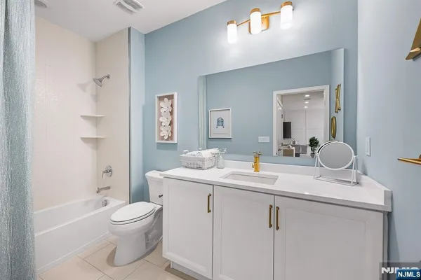 $1,549,000 | 3 Woodmont Circle, River Vale, NJ 07675