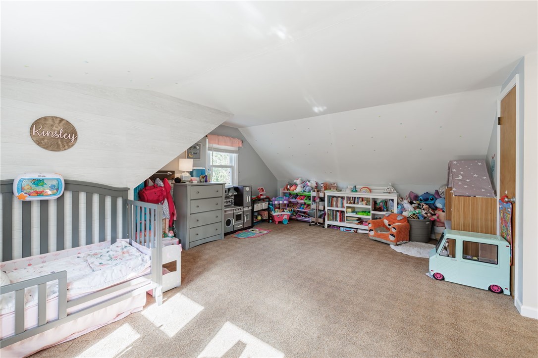 711 Embury Road Penfield, NY 14625 - Photo 18 of 33