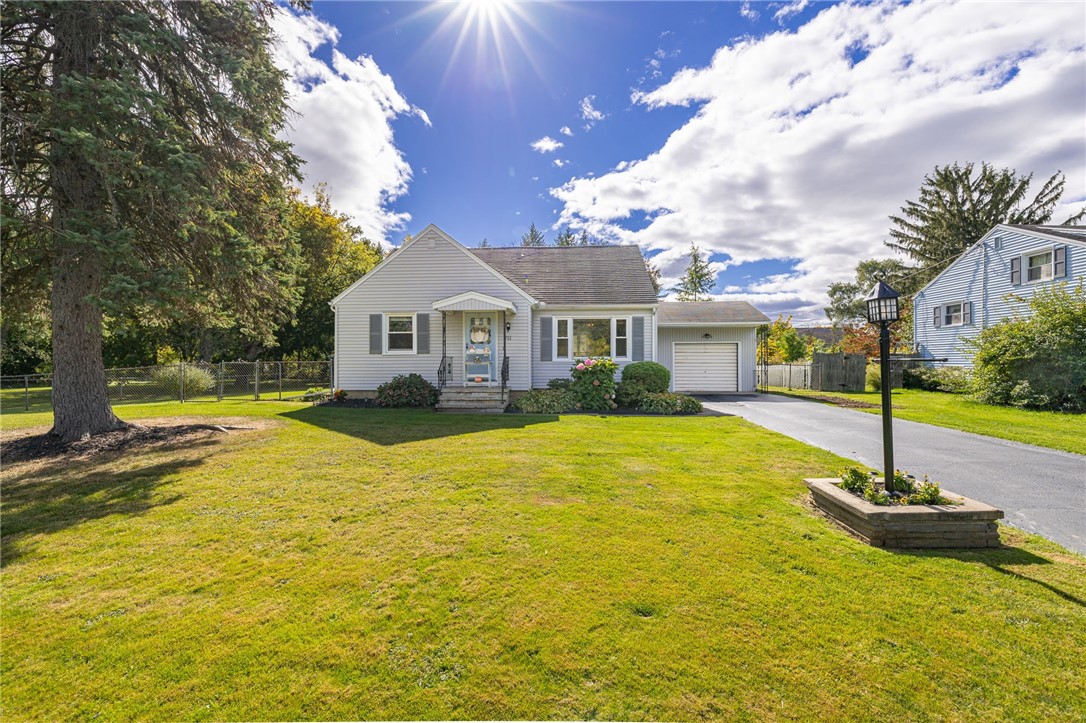 711 Embury Road Penfield, NY 14625 - Photo 2 of 33