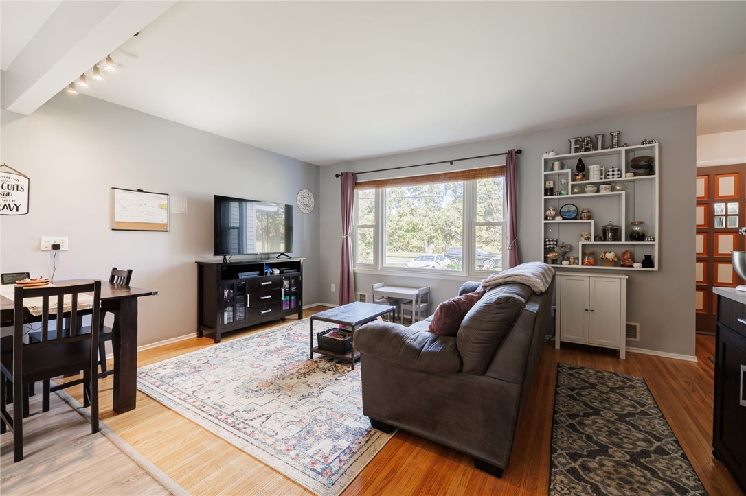 711 Embury Road Penfield, NY 14625 - Photo 3 of 33