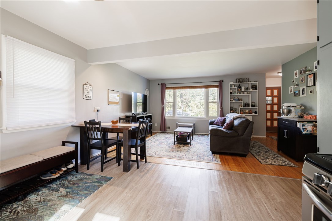 711 Embury Road Penfield, NY 14625 - Photo 4 of 33